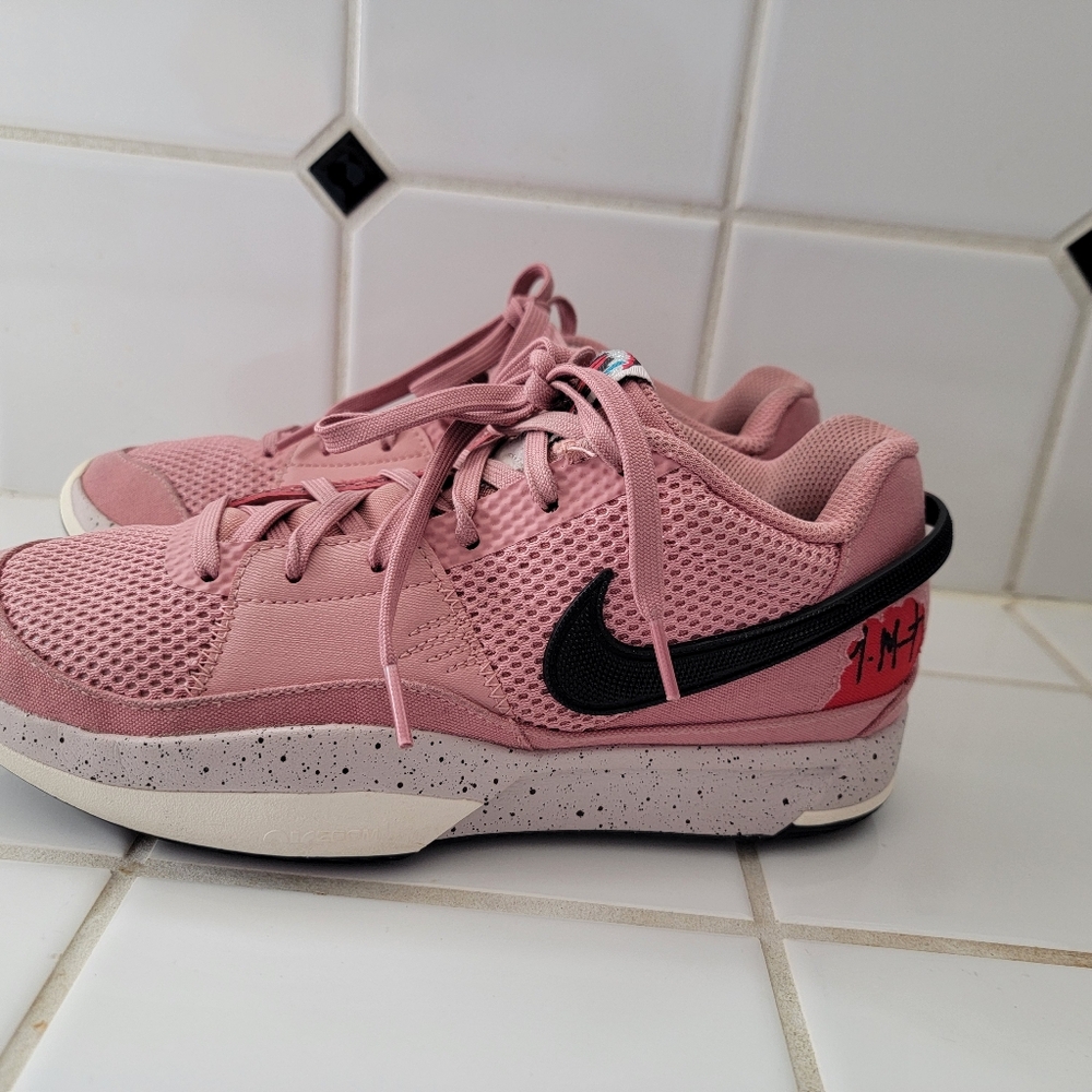 Pink Nikes - Picture 4 of 11